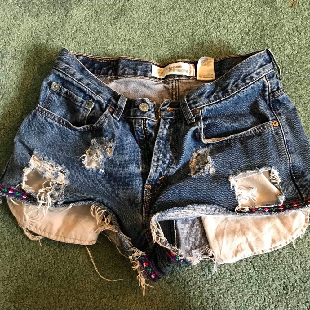 Levi’s mid waist denim shorts